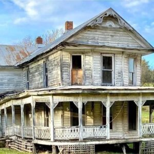 This house looked like it was about to fall into itself