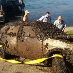 He Accidentally Found A Car At The Bottom Of The River And Called The Police. When They Arrived, The Police Were Horrified And Shocked