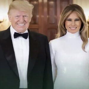 Trump’s Christmas Photo Turns Heads After People Spot Small Detail