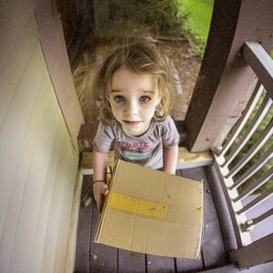 Girl Finds Box of Jewelry in a Well and Returns It to Rightful Owner Against Her Mother’s Wishes — Story of the Day