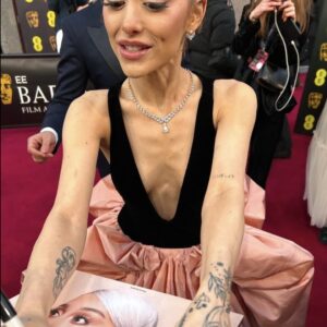 Ariana Grande signing fans pictures at the BAFTA’s