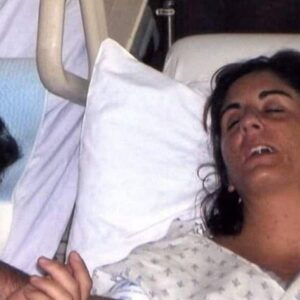 — Man says goodbye to his wife as they took her off life support, but then she utters 5 words that made him faint : full story below!!!