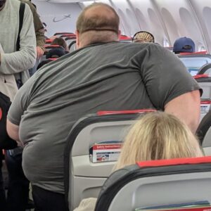 Photo of passenger on flight goes viral, has everyone saying the same thing