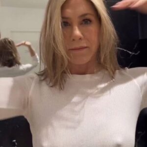 Jennifer Aniston Shows 0ff More