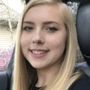 Girl, 16, Found Dead In Starbucks Bathroom, Then Customers See What’s Beside Her Body. See More