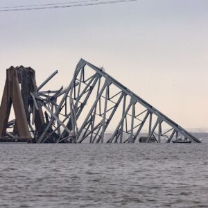 “A Bridge That Lifted People Into the Sky Has Fallen — 30 Lives Lost in Tragic Collapse”