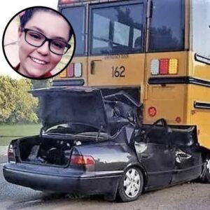 Teen Dies After Slamming Into School Bus, Then Police Find What Was in Her Hand Teen Dies After Slamming Into School Bus, Then Police Find What Was in Her Hand