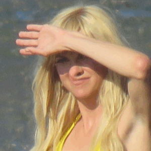 Anna Faris at 49: Still Glowing with Laughter, Wellness, and Authenticity
