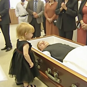 During her father’s funeral, a little girl looked at the coffin and shouted that daddy