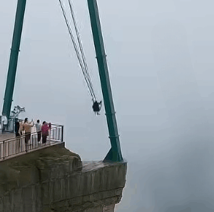 Man’s Thrill Ride in the Sky Ends in a Shocking Fall