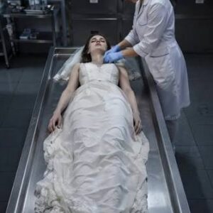 The bride died right in the middle of the wedding and was taken to the morgue, but a morgue attendant noticed something strange: the bride had rosy cheeks like a living person, and her heart was beating