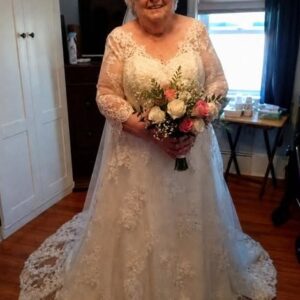 I Married My High School Sweetheart at 72 – Two Weeks After His Kids Threw Me Out, a Black Limousine Arrived at My Trailer